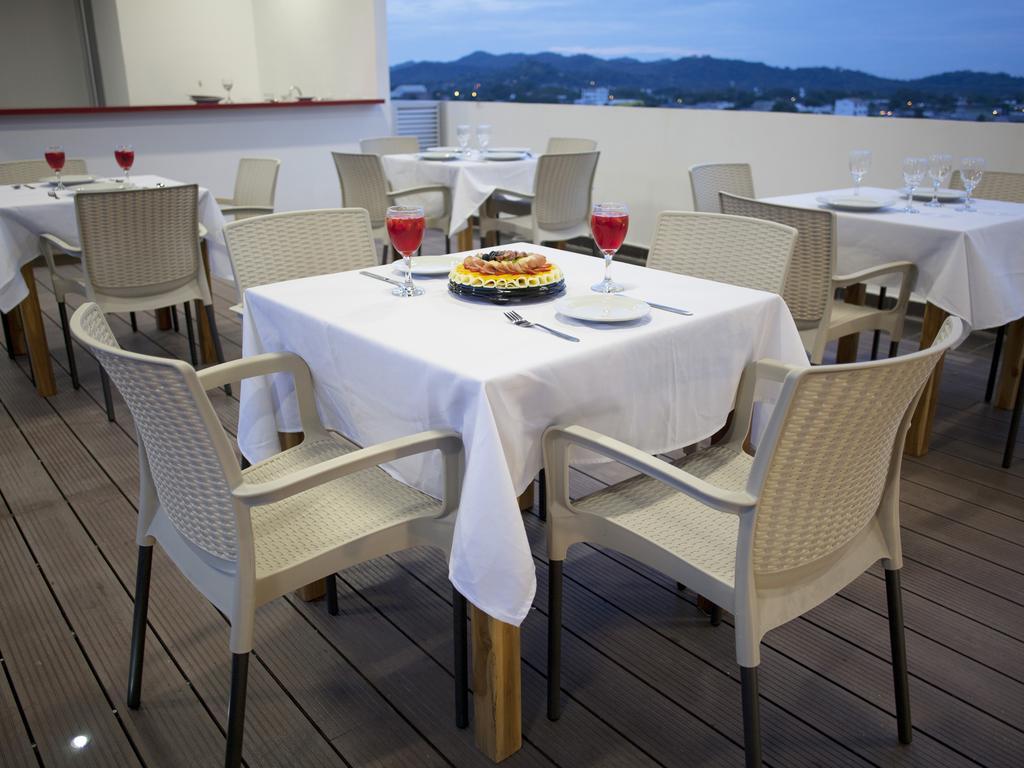 Hotel Cinco Montería Екстериор снимка